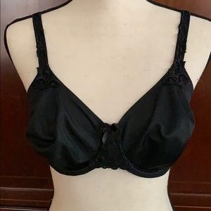 Simone Perele bra. 32E.